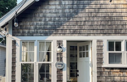 Hull Cottage | Retro New England cottage – walk to the beach!