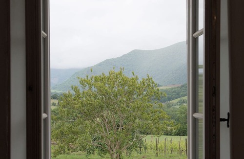 Lys House | Maison de Ferme aux Pieds des Pyrénées, Près des Sentiers, des Forêt.