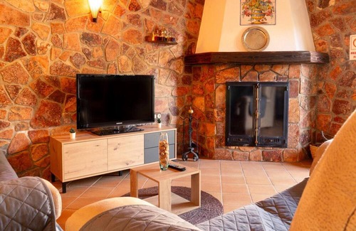 Cuevas del Becerro Apartment | Apartment 'El Pinsapo Casa Rural' with Mountain View, Private Terrace and Air Conditioning