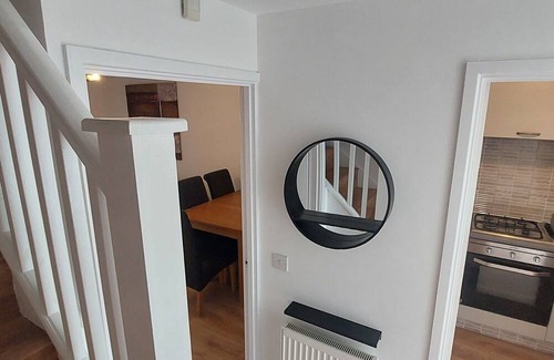 Acresford House | Beautiful 2-Bed House in Coventry