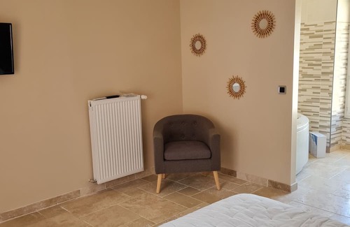 Chaumont-en-Vexin Apartment | Appartement Avec Suite Parentale