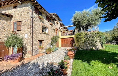 Spoleto House | The Lord of the Manor lived here Enjoy the aristocratic life! Sleeps 10