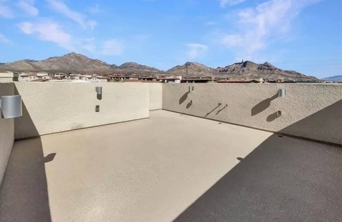 Summerlin West House | Rooftop in gated community by Foxtail Park