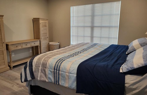 Florida Ridge House | 10 Minutes from the beach! Close to all the restaurants, shops and night life!