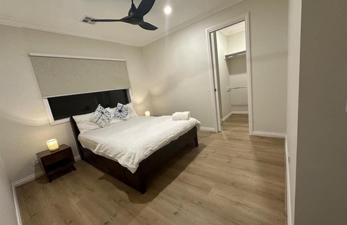 Truganina House | Private En-Suite in a Luxury House
