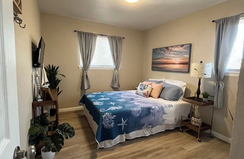 Northeast El Paso House | Cozy & Clean with Coastal Vibes & Mountain Views