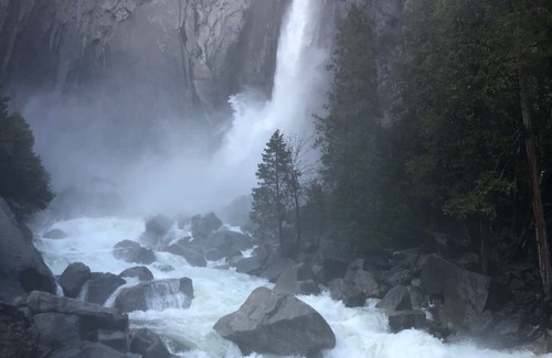 Oakhurst Cottage | EAGLES NEST - Located just 20 Minutes from YOSEMITE National Park., CA. USA