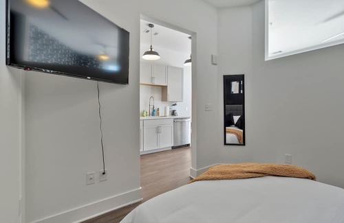 Rutledge Hill Apartment | NEW! Near Broadway! Pool+Gym+fire pit+Grill!!