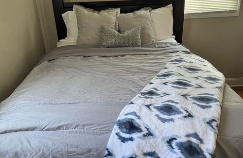 Eastpointe House | A Stay Away in Eastpointe! 15 miles from Downtown, Detroit