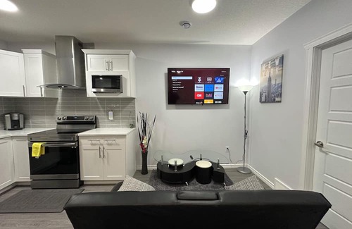 Evanston House | A Clean One Bedroom Seconday Suite