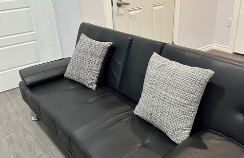 Evanston House | A Clean One Bedroom Seconday Suite