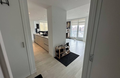 Lower Mount Royal Condo | Heart of Downtown Calgary, beside 17 ave, close to all city centre and trails