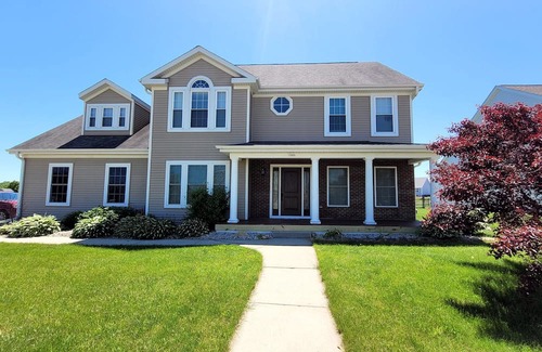 Hartford House | 2 story home on the outskirts of Hartford minutes from Women's US Open.