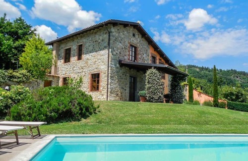 Camporgiano House | Wonderful private villa for 8 guests with private pool, WIFI, TV, panoramic view and parking