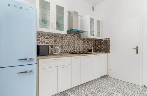 Bytom Apartment | Yellow Apartment in Bytom by Renters
