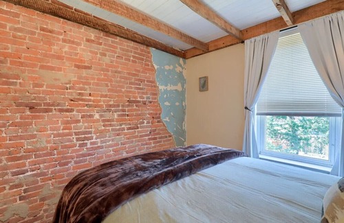 Lancaster House | Newly Updated Charm | Backyard & Grill