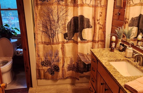 West End Cabin | Log cabin on 35 acres with hot tub and pool available for the 2024 US Open.