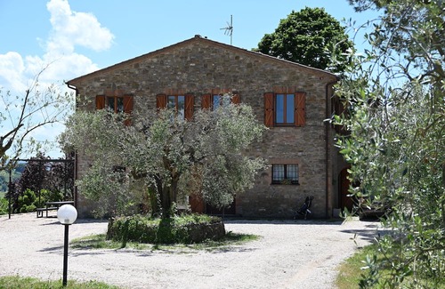 Lidarno Villa | 15 min from Airport Gated Villa with Swimming Pool. Pet Friendly!nn