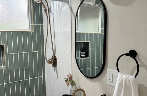 Tamalpais-Homestead Valley Apartment | Private 2 BR MCM Sanctuary