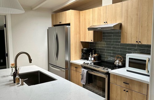 Tamalpais-Homestead Valley Apartment | Private 2 BR MCM Sanctuary