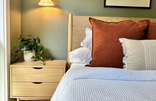 Tamalpais-Homestead Valley Apartment | Private 2 BR MCM Sanctuary