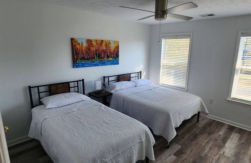 Issue House | Hideaway at Colonial Beach You can relax quiet hood just 5 Minutes to the Beach.