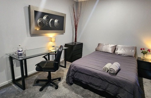 Ballina House | Modern Guest Suite A/C, spa, walk to shops, airport, cinema, restaurants, creek.