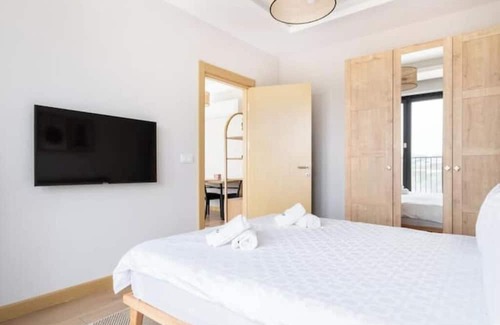 Basaksehir Apartment | Fern - Stunning 1BR Condo w Terrace View & Parking