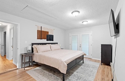 Charlotte House | Contemporary Charm on Elm!