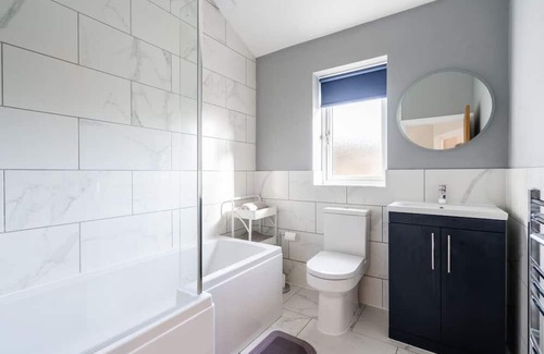 Cleeve House | The Oak View:Haven Retreat Bristol in Countryside