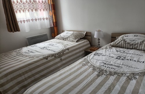 Franqueville-Saint-Pierre Apartment | Maisonnette 10 mn de Rouen, Proche de Toutes Commodités