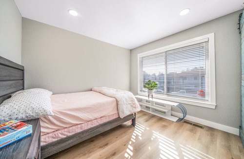 Hayward Apartment | A charming residence nestled in the tranquil neighborhood of Hayward