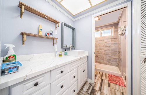 Hayward Apartment | A charming residence nestled in the tranquil neighborhood of Hayward