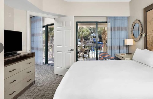 Palmetto Dunes Condo | 2 Bedroom/2 Bath Oceanside condo on Marriott's Barony Beach Club. Sleeps 6.
