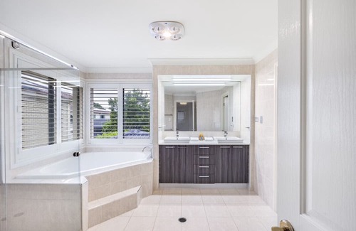 Sunnybank Hills House | Spacious Comfy 5 Bedroom Home near Sunnybank