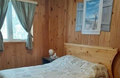 Alleyn-et-Cawood House | Lakeside family getaway, 1 hr from Ottawa-Gatineau