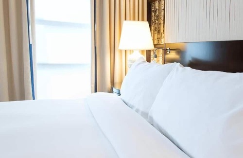 Downtown Washington D.C. Apartment | Standard Queen Near One Franklin Square WDC