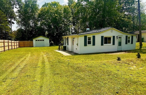 Lake Cabin | Bear Lake Retreat a cozy cabin situated walking distance to Private Bear Lake.