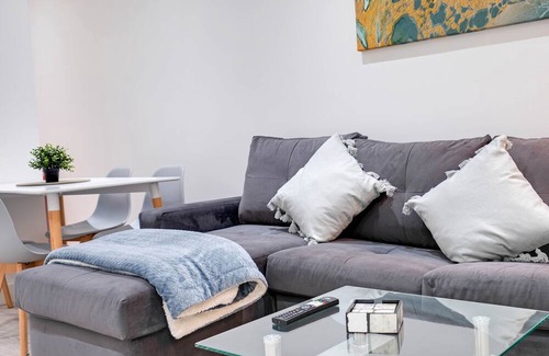 Corby Apartment | Corby City Centre Apt. 04 - Excellent Family Accommodation in Northamptonshire