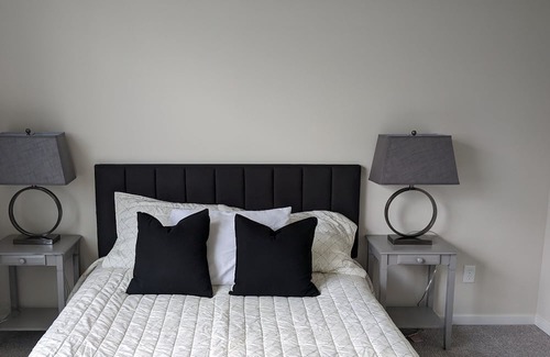 North Beacon Hill House | Cozy 2 Bed 2 Bath! Perfect sized townhome w/ rooftop, unleashing scenic views.