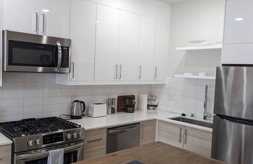 North Beacon Hill House | Cozy 2 Bed 2 Bath! Perfect sized townhome w/ rooftop, unleashing scenic views.