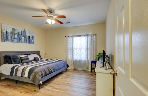 Clarksville House | Centrally located Townhome with Pool Access and game room