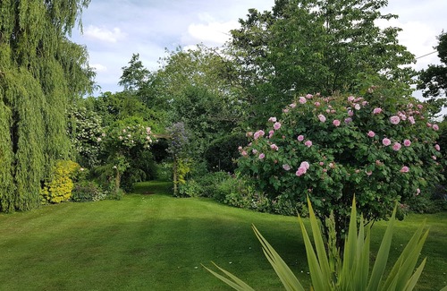 Much Hadham Apartment | Rural retreat B&B Herts, 20 mins from Stansted Airport, 50 mins from London