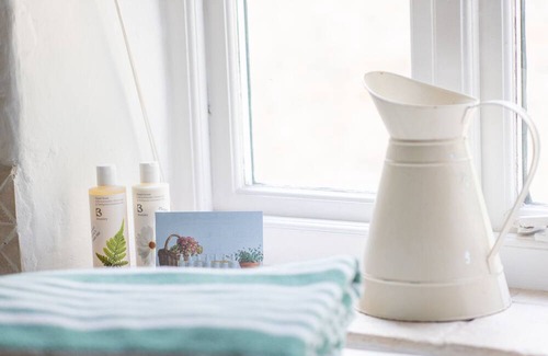 Barwick Cottage | THE GRANARY, pet friendly, with a garden in Yeovil, Somerset