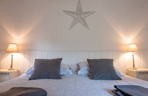 Barwick Cottage | THE GRANARY, pet friendly, with a garden in Yeovil, Somerset