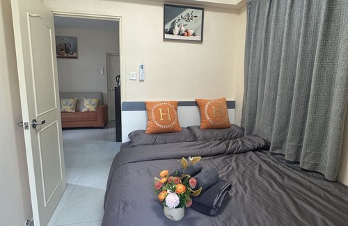 Tsim Sha Tsui Apartment | Bright & Spacious Entire 2 bedrooms Unit in TST Walk to K11 and Victoria Harbour