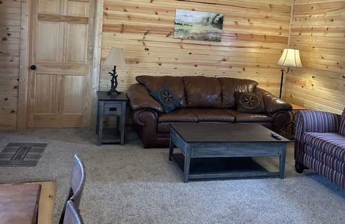 Alton House | Newly built getaway in a small country town