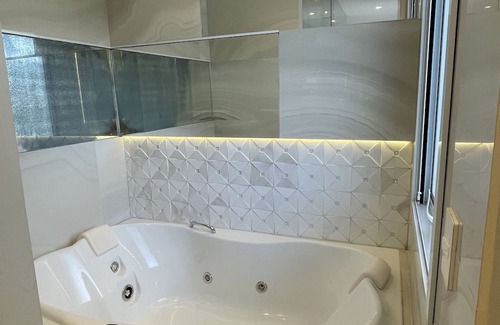 Lapa House | Studio in Lapa with pool and hydromassage