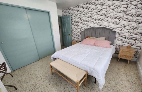 Clearwater Apartment | Newly Renovated Place 8 Min from CLWR Beach!