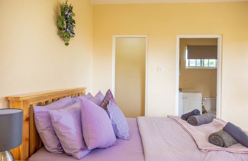 Kingstown House | Pierocks Highgate Entire house Free Parking and WI-FI